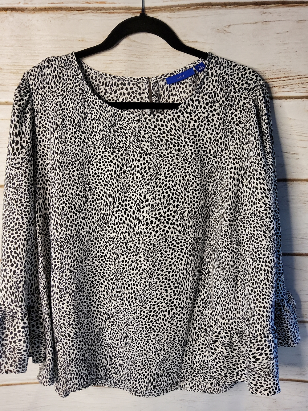 Apt. 9 Black and White Speckled Ruffle-Hem Blouse